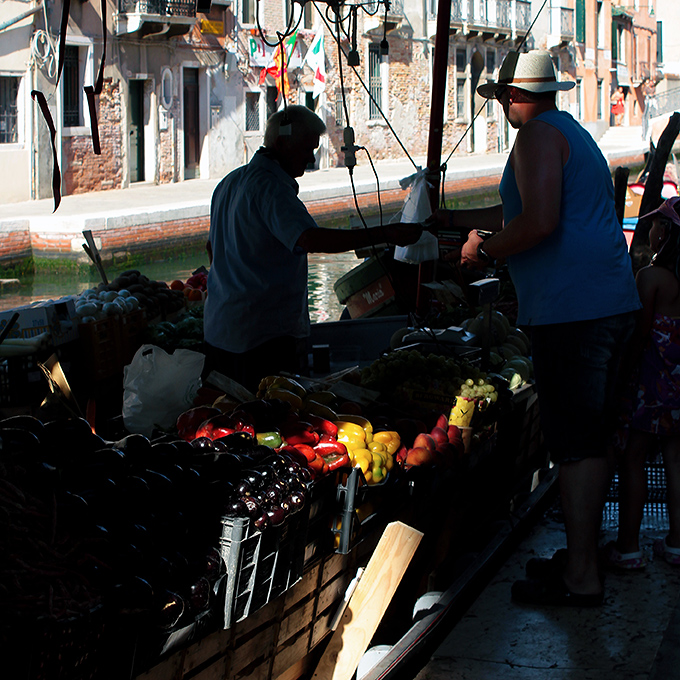 Momenti veneziani 42 - Il fruttivendolo.jpg